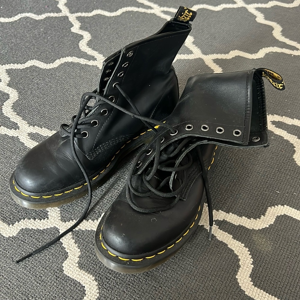 Women boots Dr Martens